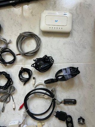 Lote Informática: Routers, Cables y Cargadores
