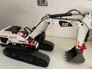 Excavadora RC Huina 1592 (Edición CAT 320D) + Acce