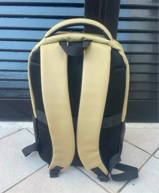 Zaino da viaggio beige e nero