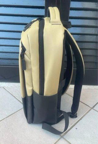 Zaino da viaggio beige e nero