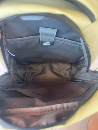 Zaino da viaggio beige e nero