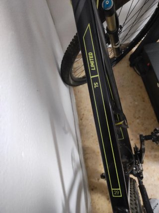 Bicicleta Cube Limited 29 Negra y amarilla