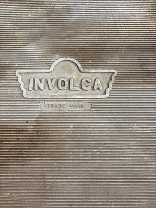 Mesa vintage con ruedas para máquina de escribir