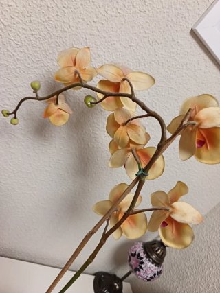 Flor artificial orquídea rosa y amarilla