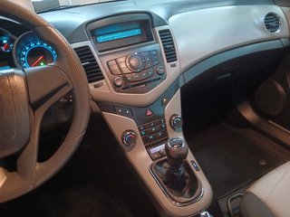IMPECABLE Chevrolet Cruze 1.6I 2012