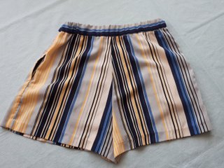 Shorts Stradivarius rayas. Talla S