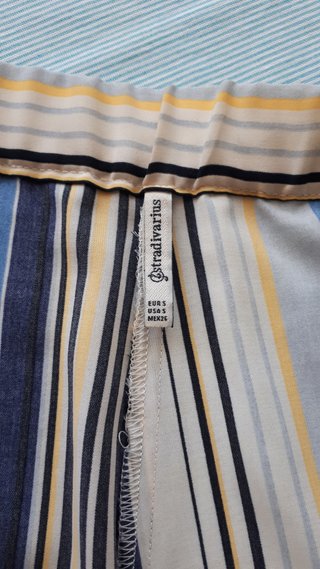 Shorts Stradivarius rayas. Talla S