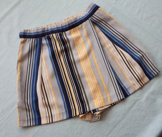 Shorts Stradivarius rayas. Talla S