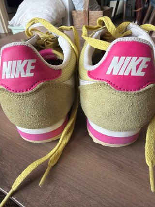 Zapatillas Nike Cortez Amarillas y Rosas