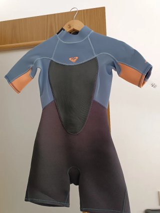 Traje corto surf Roxy niña