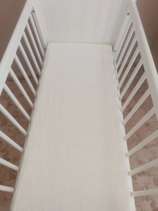 Minicuna balancín blanca de madera