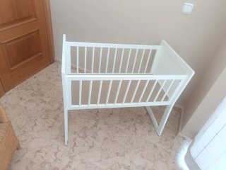 Minicuna balancín blanca de madera