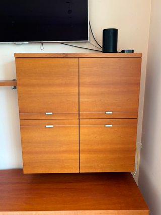 Mueble alto salón madera cerezo puertas