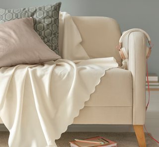 Manta IKEA THORGUN color hueso 120x160 cm
