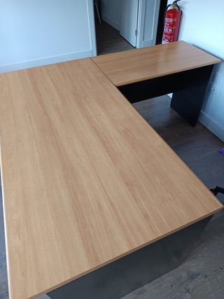 Escritorio esquinero L madera y negro