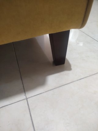 Sillón orejero amarillo tela