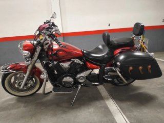 Moto Custom Cruiser Roja y Negra