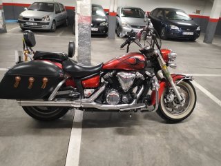 Moto Custom Cruiser Roja y Negra
