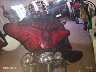 Moto Custom Cruiser Roja y Negra