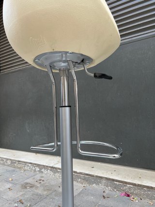Taburete alto moderno blanco y acero