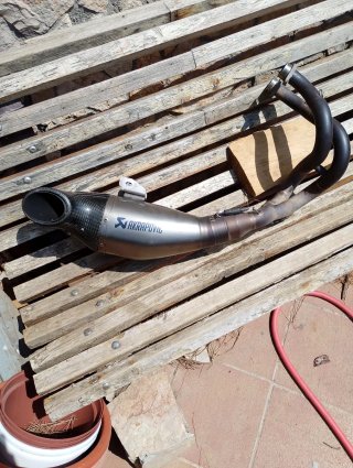 Tubo de escape Akrapovic Racing Line Titanio