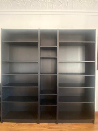 Librería negra efecto roble