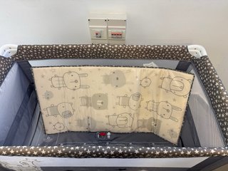 Cuna de viaje con funda