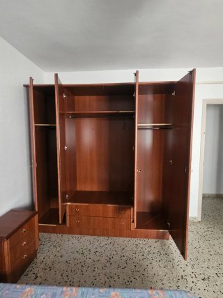 Dormitorio completo madera muy bien estado.