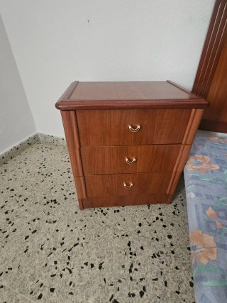 Dormitorio completo madera muy bien estado.