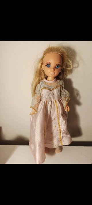 4 Muñecas Nancy con Ropa y Accesorios