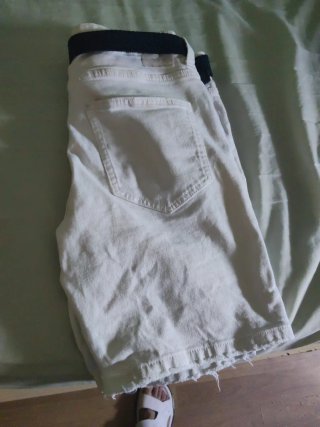 Pantalón corto niño Bershka beige desgastado