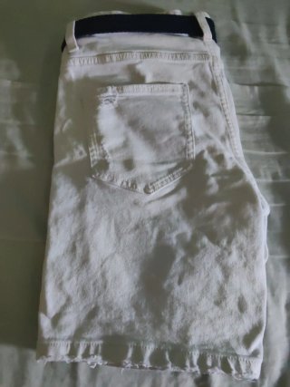 Pantalón corto niño Bershka beige desgastado