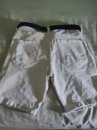 Pantalón corto niño Bershka beige desgastado