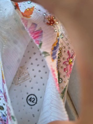 Zapatos de mujer con flores y pedrería