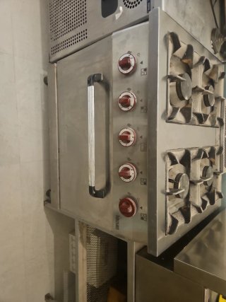 Cocina industrial gas 4 fuegos y horno