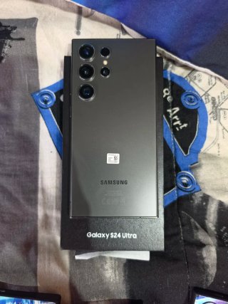 Samsung S24 Ultra 256GB + 5 Carcasas