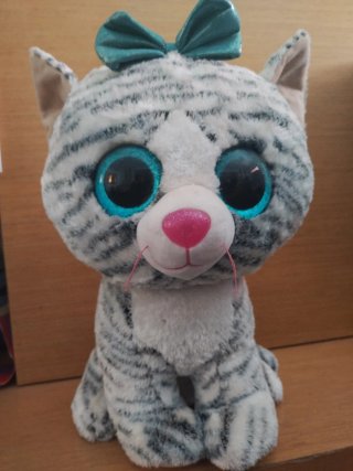 Peluche gato ojos grandes