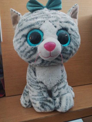 Peluche gato ojos grandes