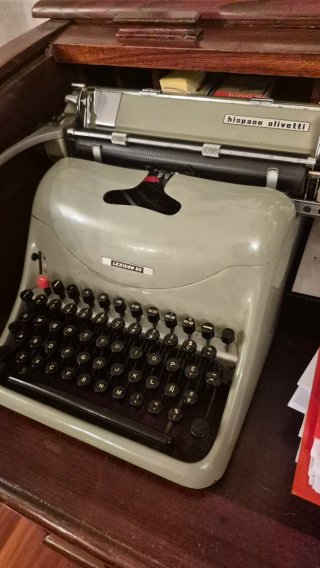 Máquina de escribir Hispano Olivetti Lexicon 80
