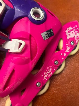 Patinete Cool Carver y patines rosas
