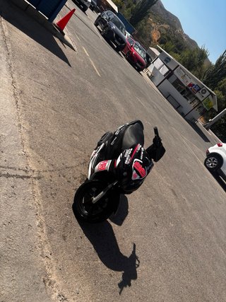 Yamaha Jog RR Negra y Roja