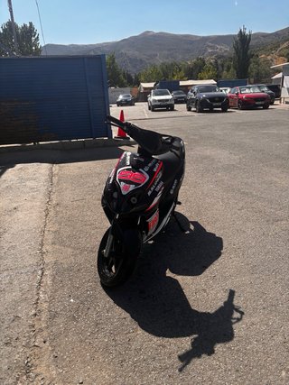 Yamaha Jog RR Negra y Roja
