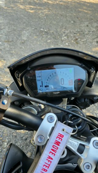 Triumph Street Triple 765R Negra y Roja