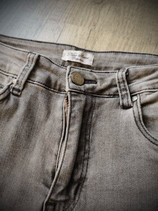 Pantalón vaquero gris ancho