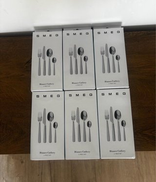 6 Sets de cubiertos SMEG 4 piezas