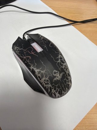 Ratón gaming con diseño de relámpagos