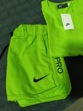 Conjunto deportivo Nike mujer verde