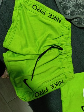Conjunto deportivo Nike mujer verde