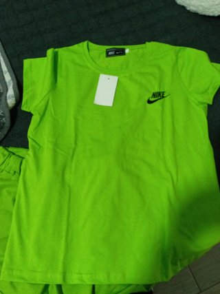 Conjunto deportivo Nike mujer verde