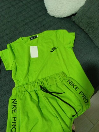Conjunto deportivo Nike mujer verde